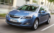  Opel Astra Sports Tourer - 2011