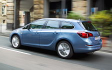   Opel Astra Sports Tourer - 2011