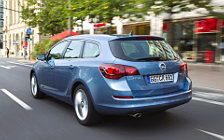   Opel Astra Sports Tourer - 2011