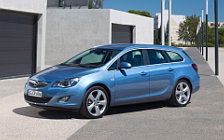   Opel Astra Sports Tourer - 2011