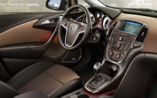   Opel Astra Sports Tourer - 2011
