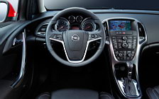   Opel Astra Sports Tourer - 2011