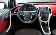   Opel Astra Sports Tourer - 2011