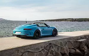   Porsche 911 Speedster (Miami Blue) - 2019