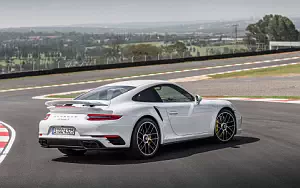   Porsche 911 Turbo S - 2016