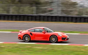   Porsche 911 Turbo S - 2016
