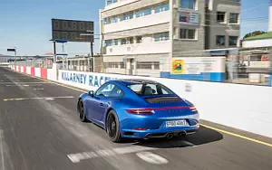   Porsche 911 Carrera 4 GTS - 2017