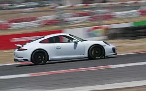   Porsche 911 Carrera 4 GTS - 2017