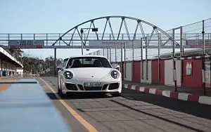   Porsche 911 Carrera 4 GTS - 2017