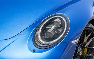   Porsche 911 Carrera 4 GTS - 2017