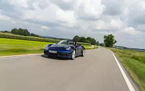   Porsche 911 Carrera Cabriolet (Gentian Blue Metallic) - 2019
