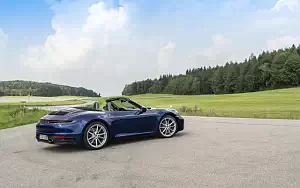   Porsche 911 Carrera Cabriolet (Gentian Blue Metallic) - 2019