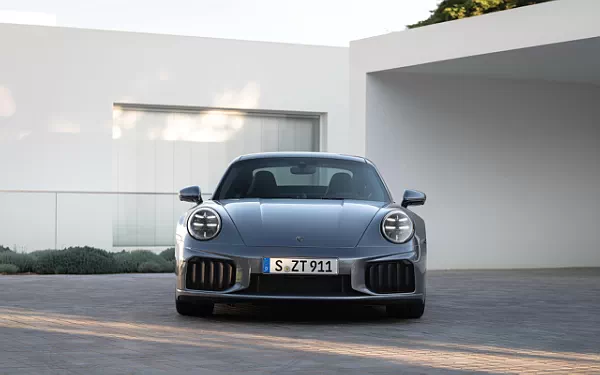 ���� ���������� Porsche 911 Turbo S - 2025