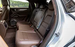  Porsche Cayenne S Coupe (Dolomite Silver Metallic) - 2019