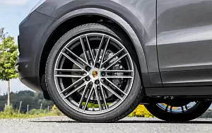   Porsche Cayenne S Coupe (Quarzite Grey Metallic) - 2019