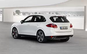   Porsche Cayenne Turbo S - 2012
