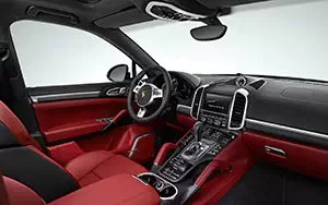   Porsche Cayenne Turbo S - 2012