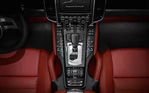   Porsche Cayenne Turbo S - 2012