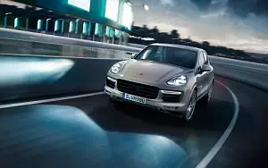   Porsche Cayenne Turbo - 2014
