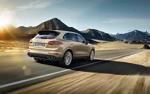   Porsche Cayenne Turbo - 2014