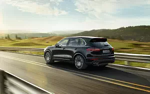   Porsche Cayenne Turbo S - 2015