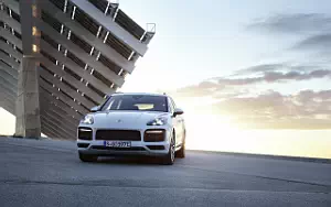   Porsche Cayenne E-Hybrid Sport Design Package - 2018