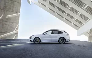   Porsche Cayenne E-Hybrid Sport Design Package - 2018