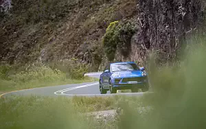   Porsche Macan Turbo (Sapphire Blue Metallic) - 2019