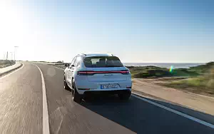   Porsche Macan GTS (Carrara White Metallic) - 2020