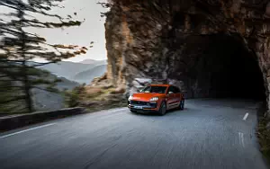   Porsche Macan T (Papaya Metallic) - 2022