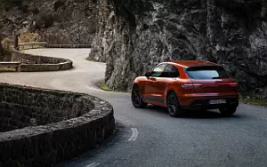   Porsche Macan T (Papaya Metallic) - 2022