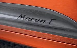   Porsche Macan T (Papaya Metallic) - 2022