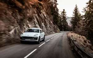   Porsche Macan T (Pure White) - 2022