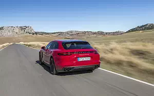   Porsche Panamera Turbo S E-Hybrid Sport Turismo (Carmine Red) - 2017