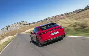   Porsche Panamera Turbo S E-Hybrid Sport Turismo (Carmine Red) - 2017