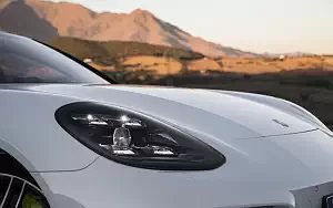   Porsche Panamera Turbo S E-Hybrid Sport Turismo (Carrara White Metallic) - 2017
