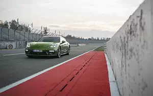   Porsche Panamera GTS Sport Turismo - 2018