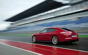   Porsche Panamera GTS - 2012