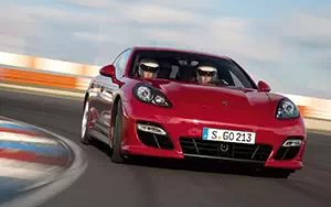   Porsche Panamera GTS - 2012