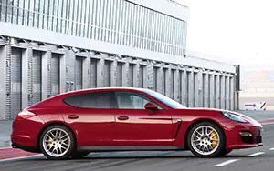   Porsche Panamera GTS - 2012