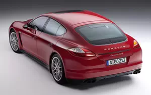  Porsche Panamera GTS - 2012