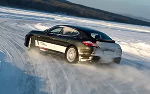   Porsche Panamera 4S - 2013