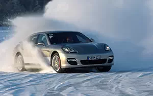   Porsche Panamera 4S - 2013