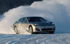   Porsche Panamera 4S - 2013
