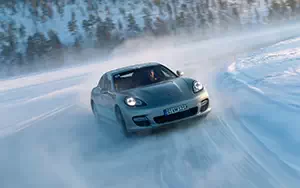   Porsche Panamera 4S - 2013