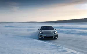  Porsche Panamera 4S - 2013