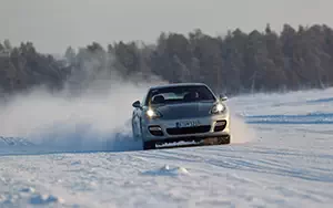   Porsche Panamera 4S - 2013