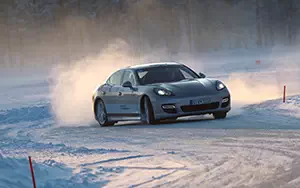   Porsche Panamera 4S - 2013