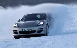   Porsche Panamera 4S - 2013