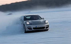   Porsche Panamera 4S - 2013